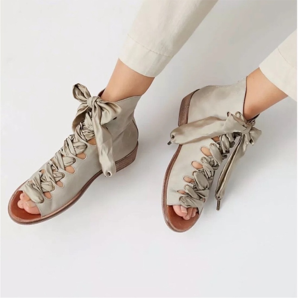 Reposh- Free People lace up sandals